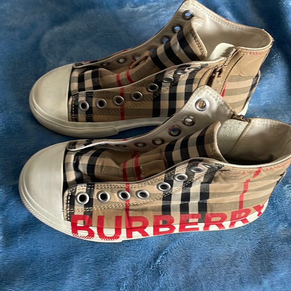 BURBERRY kids sneakers